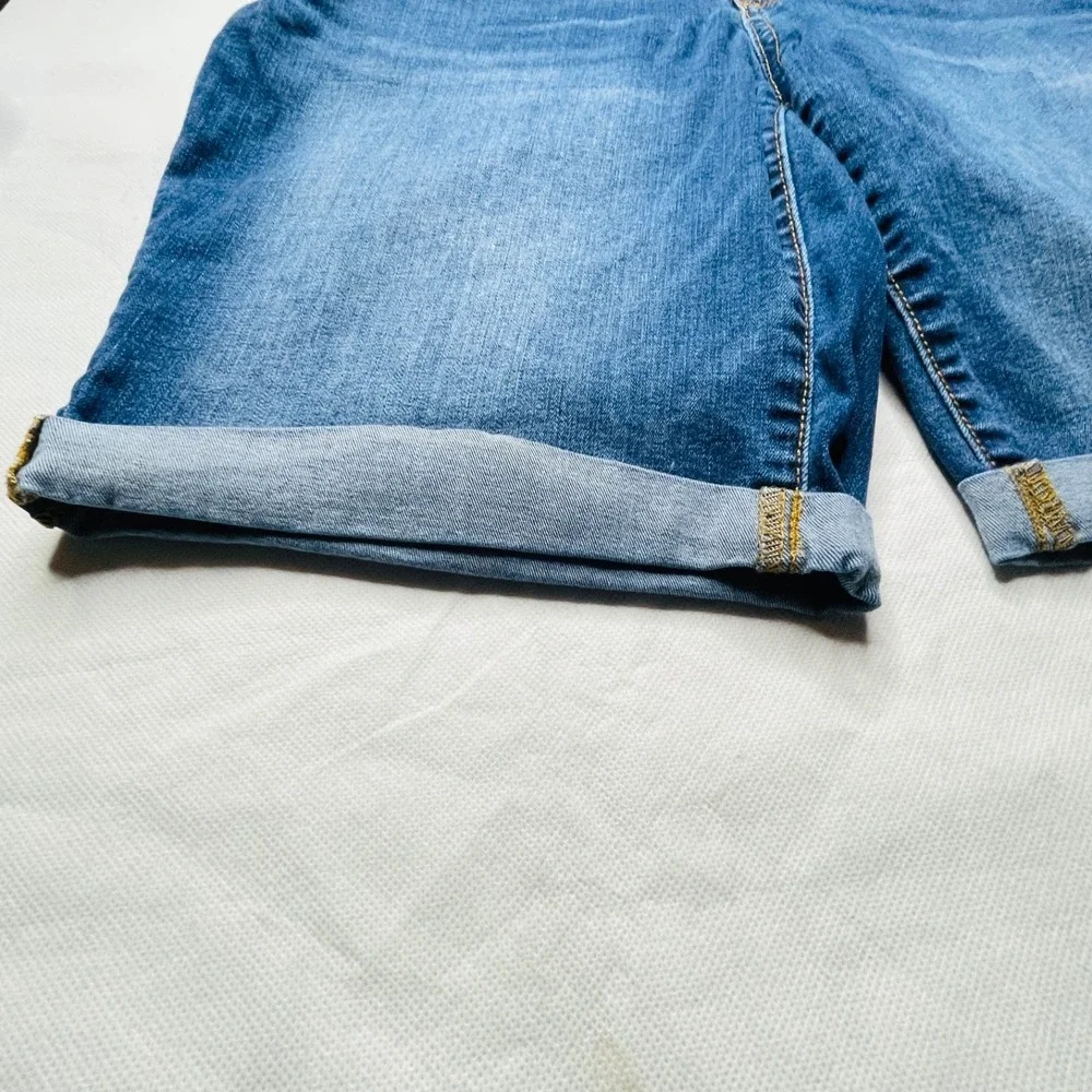 Apt 9 Bermuda Shorts Womens 18 Light Wash Stretch Denim Cuffed Plus Size 18